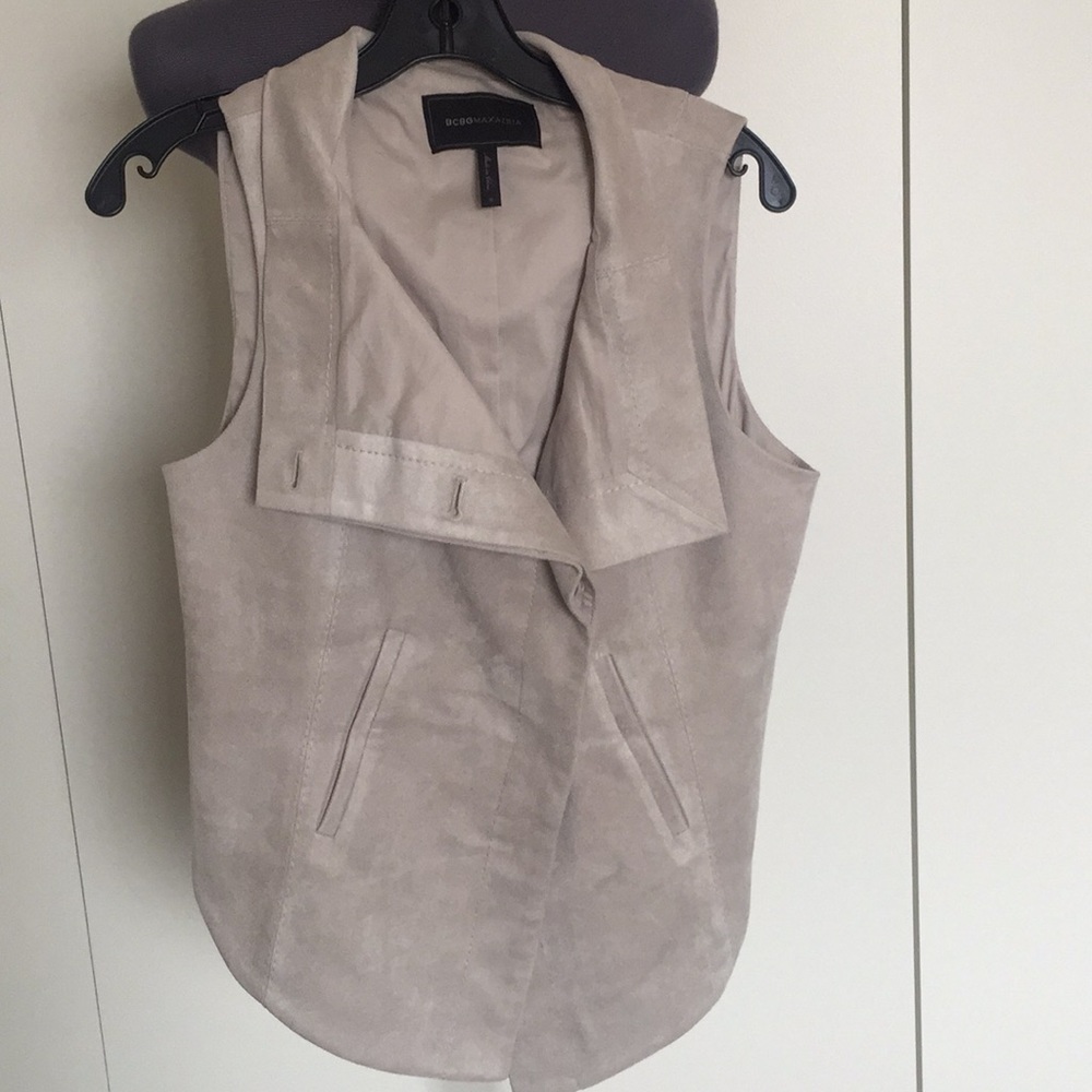 BCBG light tan suede vest gorgeous!!